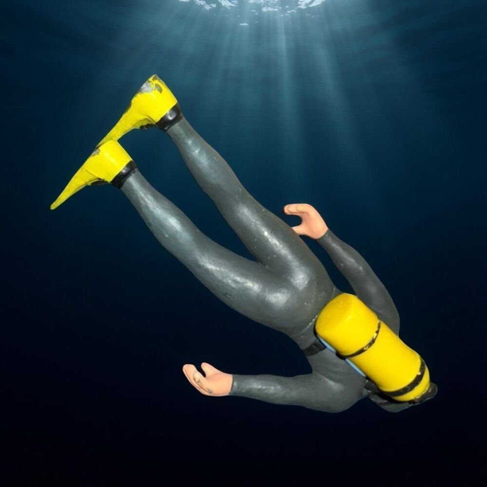 K&M 2008 Hard Plastic PVC Scuba Diver & Detachable Scuba Tank 5.5” B21